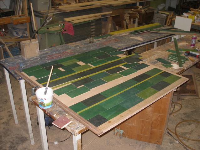 Achterkant met gekleurd triplex