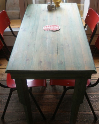 tafel 1. oud aanrechtblad grenen groengekleurd